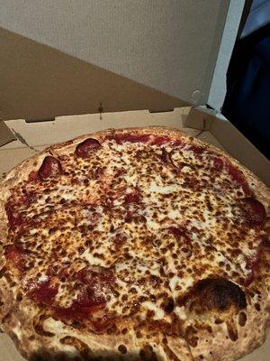 Large pepperoni pizza