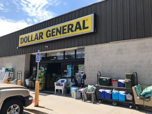 The front of this Dollar General.