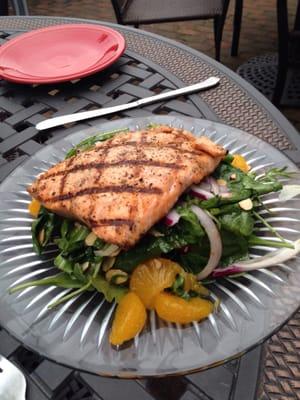 Spinach salad with salmon