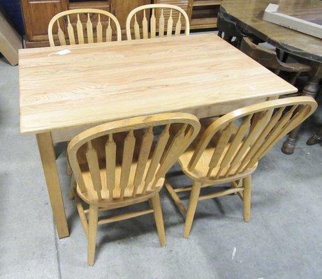 New dinning room table and chairs!