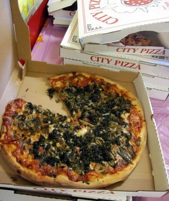 Spinach and mushroom pizza