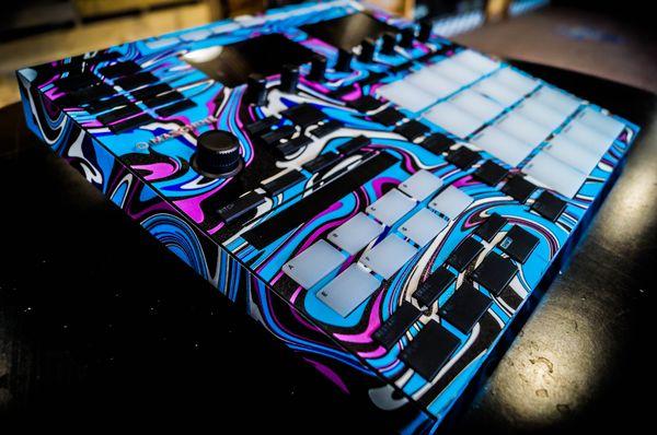 Custom Native Instruments Maschine Mk3 skin from Styleflip.