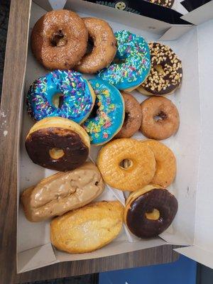 Dozen +2 free donuts