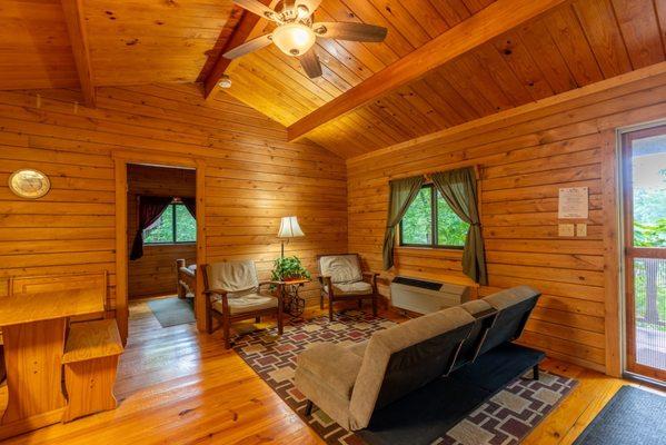 Escape to the rustic charm of our cabins! Perfect for couples or families. Your Ohiopyle retreat awaits!