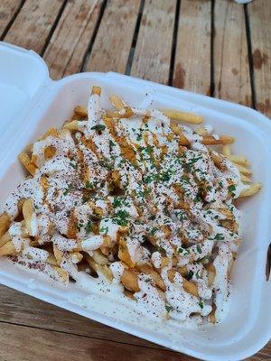 chicken tikka masala fries, yummy!