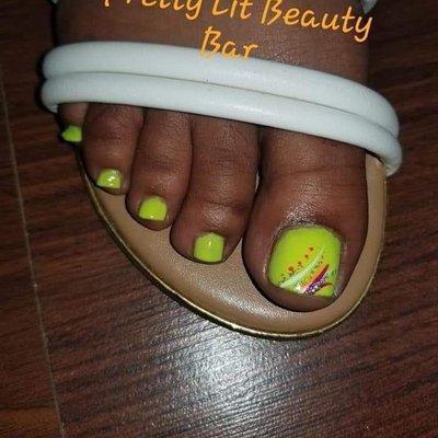 Pedi with nail art