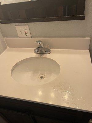 Dirty sink with zero soap