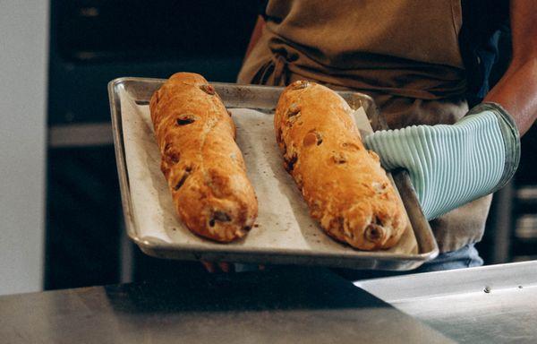 VEGAN-GLUTEN FREE 
OLIVE BAGUETTE