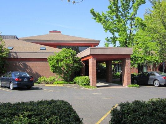 Entrance to The Eye Center (1550 Oak street)