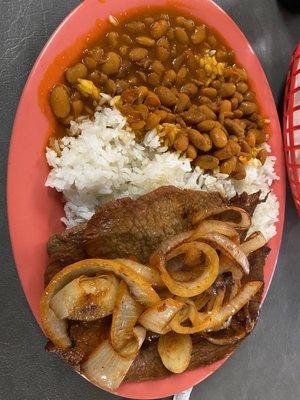 Bistec encebollado