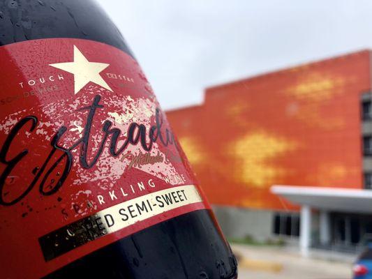 September Sunday Giveaway - Estrada Red Semi-Sweet Sparkling Wine