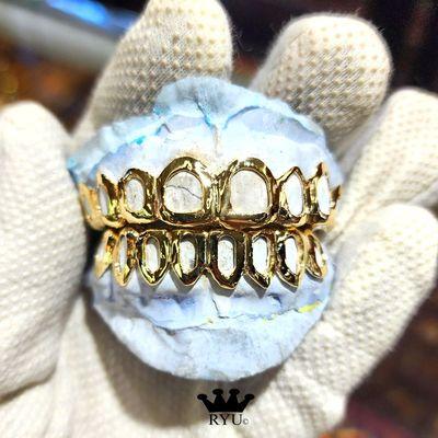 8 teeth, top and bottom, open face gold grills. #ryusjewelry #goldteeth #goldgrills