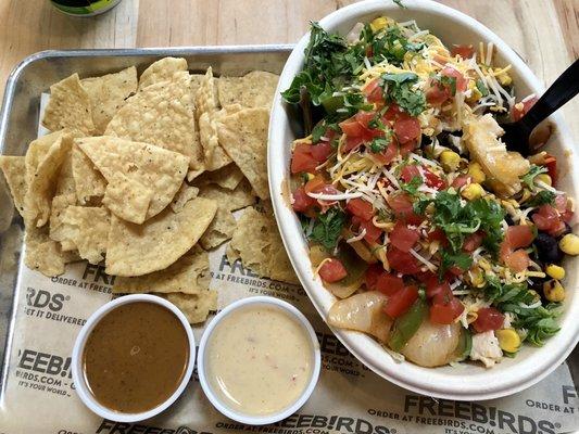 Salad with chicken, chips with small queso.