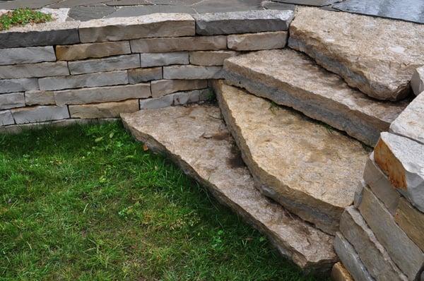 Lannon Stone outcropping steps amongst Retaining wall located in Grafton, WI