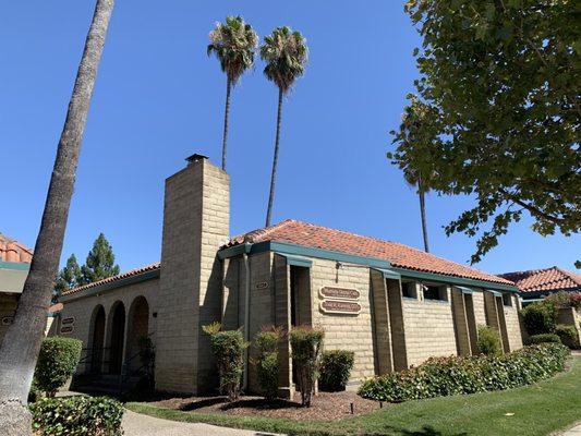 Look for the palm trees and the chimney. Yes, we have a fireplace.