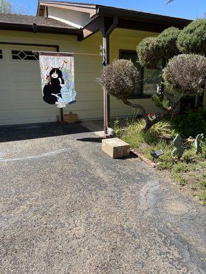 Box left in driveway in SUN by creep FEDEX DRIVER!