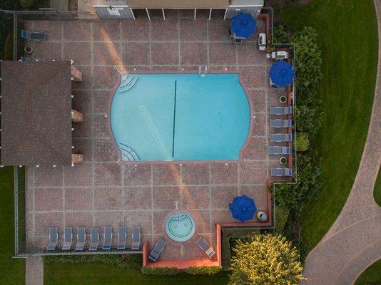 The sparkling pool at Countrywood Apartment Homes