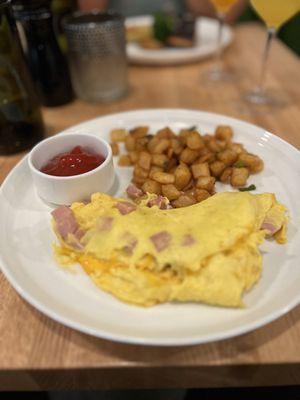 Ham and cheese omelette with seasoned potatoes