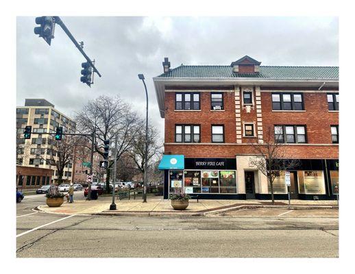 Berry Pike Cafe. 1100 Davis St, Evanston, IL  (Corner Davies St/Oak Ave cross from USPS ) Coffees Breakfast Sandwiches Bagels etc. Cool!