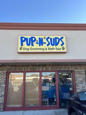 Store Front Signage Pup n Suds Oak Forest IL.