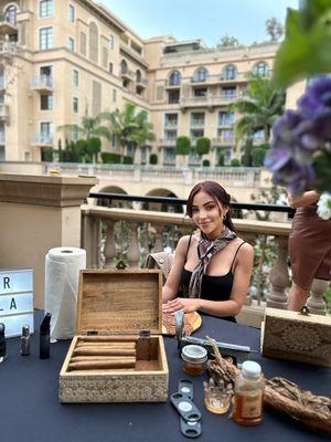 Cigar rolling station