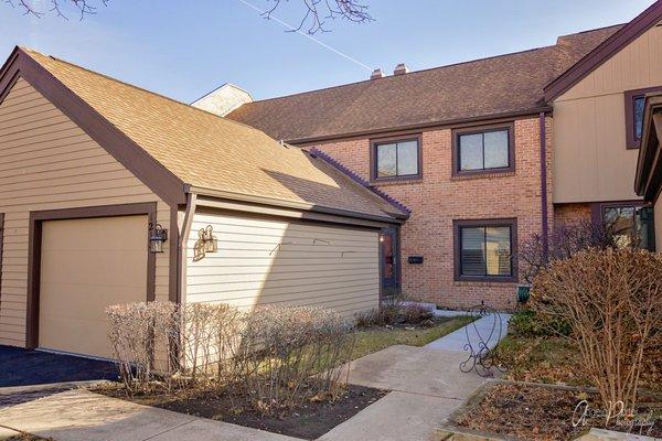 3 Bedroom, 2 Bath Townhome in Buffalo Grove! Call for details - 847-989-3476