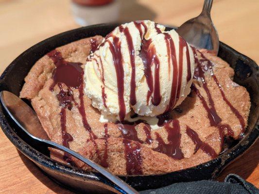 Chocolate chip cookie dessert