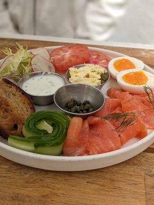 Smoked salmon plate