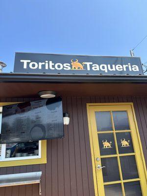 Store front for Toritos Taqueria