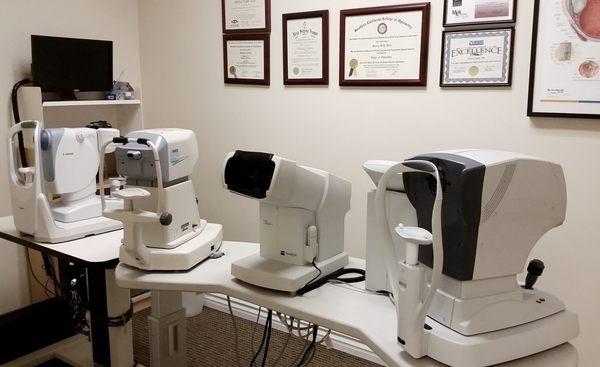 Our pretest room is fully equipped with the autorefactor, lensometer, visual field screening, eye pressure test and a retinal camera.