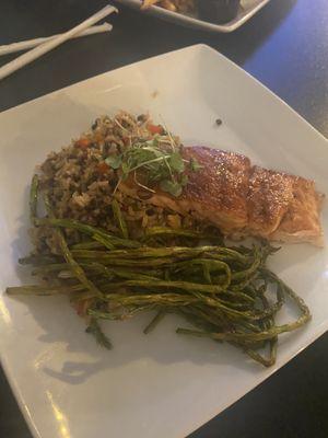 Salmon special with ancient grains and crispy asparagus