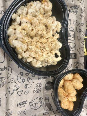 Vegan Mac n cheeze and tater tots. Heart bowls are cute though.