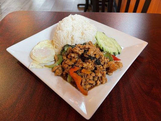 Minced Basil pork lunch plate