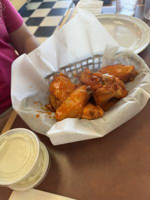 Medium wings