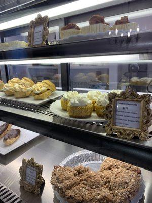 Dessert case