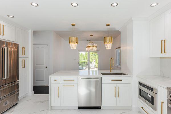 White and gold contemporary kitchen!