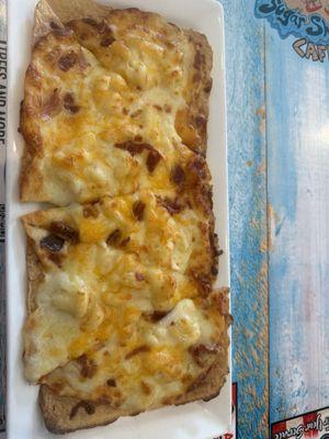 Mac and cheese pizza