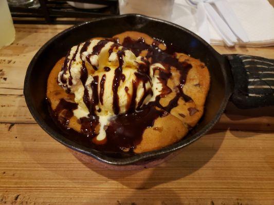 Chocolate chip cookie skillet