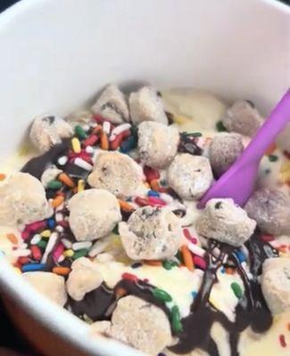 Yogeeze Frozen Yogurt