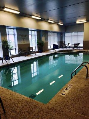 Pool and hot tub of hotel