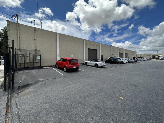 Warehouse space from outside. Very clean, maintained well.