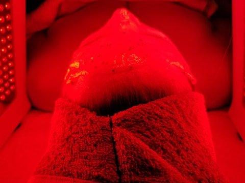 Red LED Light Therapy with Hydrojelly Masque for anti-aging