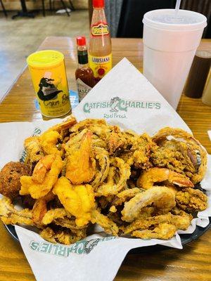 Shrimp and oyster basket with onion rings