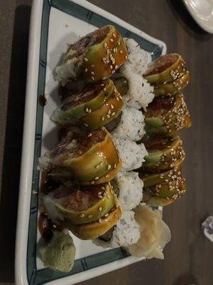 Double decker roll each side of the plate, shrimp tempura in the middle.