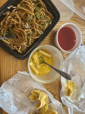 Vegetable lomein, egg drop soup, and crab rangoons. 10/10