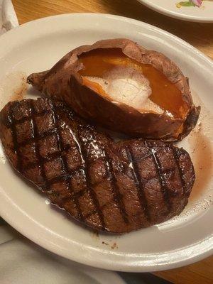 12oz sirloin, med rare, side cinnamon butter sweet potato.