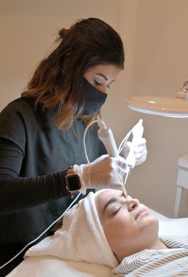 Microcurrent Deluxe Facial (includes Microdermabrasian + LED)