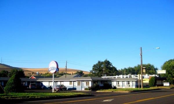 Welcome to the Blue Mountain Motel in Historic Dayton Washington at the foot of the Blue Mountains in Southeast Washington St...