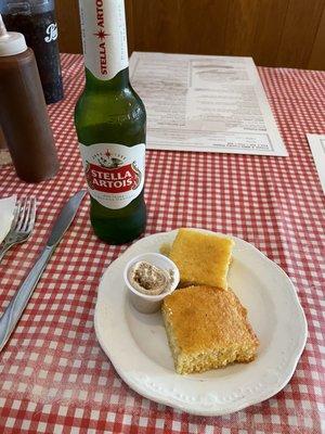 Sweet corn bread with maple butter