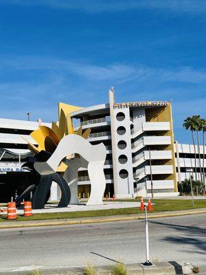 Sculpture: untitled by George Sugarman located in roundabout in front of Florida Aquarium